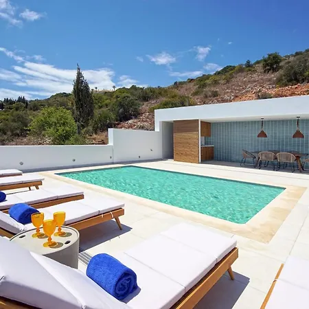 Marina Oasis - Luxury, Heatable Pool, Panoramic Sea Views Сasa de vacaciones