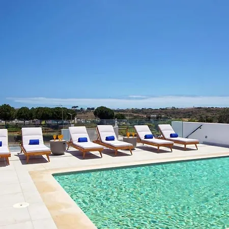 Semesterbostad Marina Oasis - Luxury, Heatable Pool, Panoramic Sea Views *
