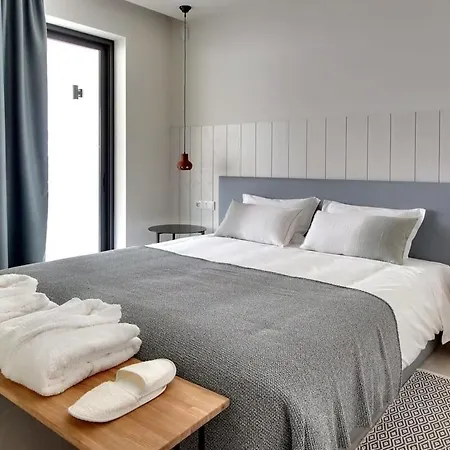 Semesterbostad Marina Oasis - Luxury, Heatable Pool, Panoramic Sea Views